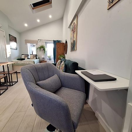 New, Stylish Studio Flat With Private Patio And Free On-Street Parking Check Out At 11Am Bournemouth Zewnętrze zdjęcie