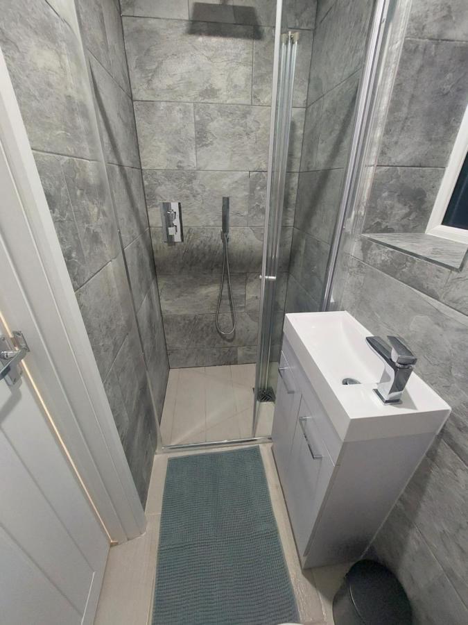 New, Stylish Studio Flat With Private Patio And Free On-Street Parking Check Out At 11Am Bournemouth Zewnętrze zdjęcie