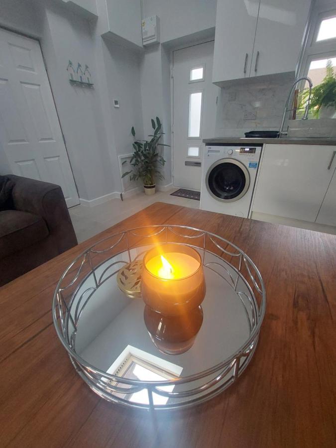 New, Stylish Studio Flat With Private Patio And Free On-Street Parking Check Out At 11Am Bournemouth Zewnętrze zdjęcie