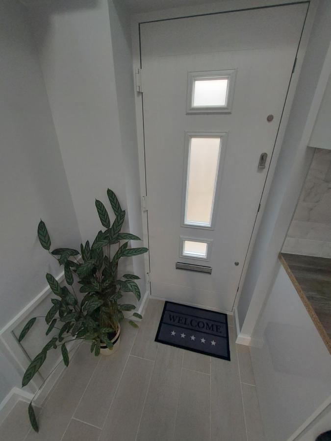 New, Stylish Studio Flat With Private Patio And Free On-Street Parking Check Out At 11Am Bournemouth Zewnętrze zdjęcie