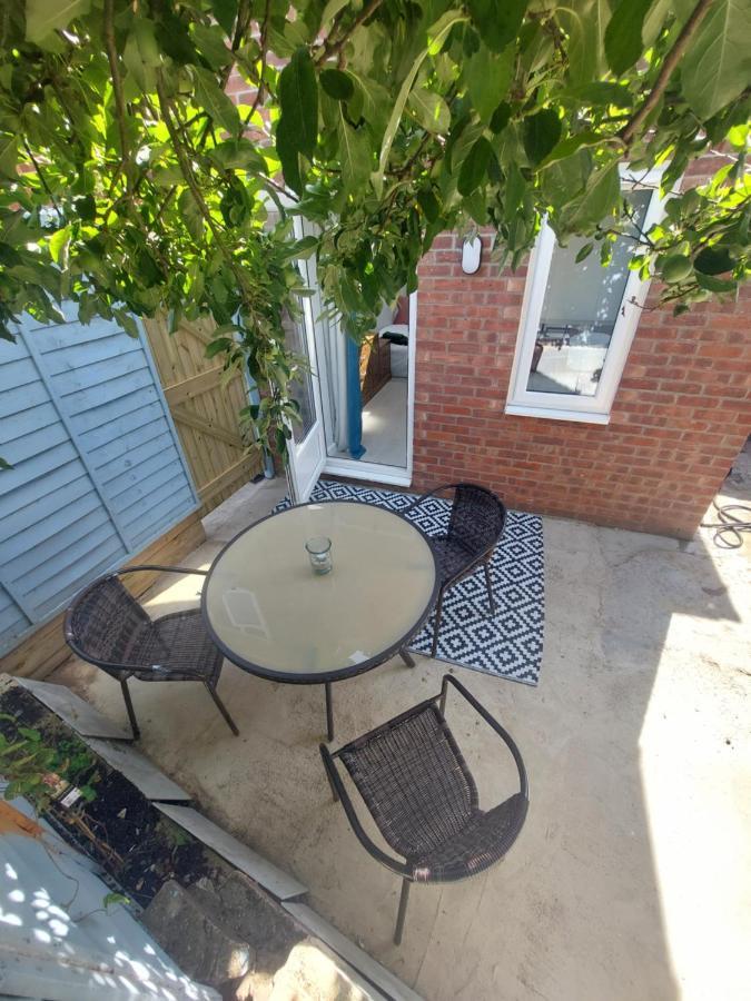 New, Stylish Studio Flat With Private Patio And Free On-Street Parking Check Out At 11Am Bournemouth Zewnętrze zdjęcie
