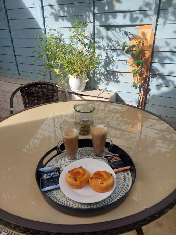New, Stylish Studio Flat With Private Patio And Free On-Street Parking Check Out At 11Am Bournemouth Zewnętrze zdjęcie