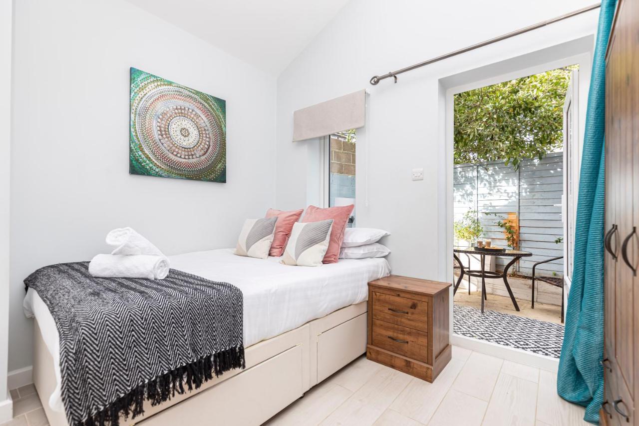 New, Stylish Studio Flat With Private Patio And Free On-Street Parking Check Out At 11Am Bournemouth Zewnętrze zdjęcie