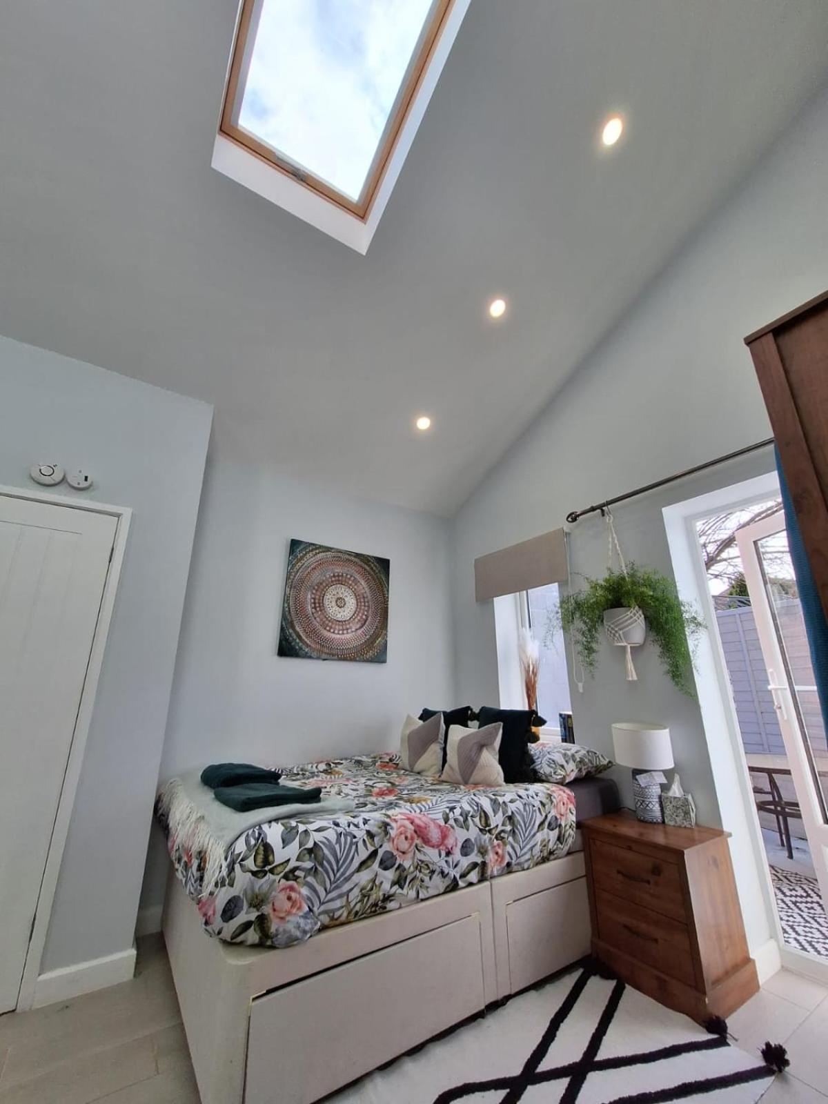 New, Stylish Studio Flat With Private Patio And Free On-Street Parking Check Out At 11Am Bournemouth Zewnętrze zdjęcie