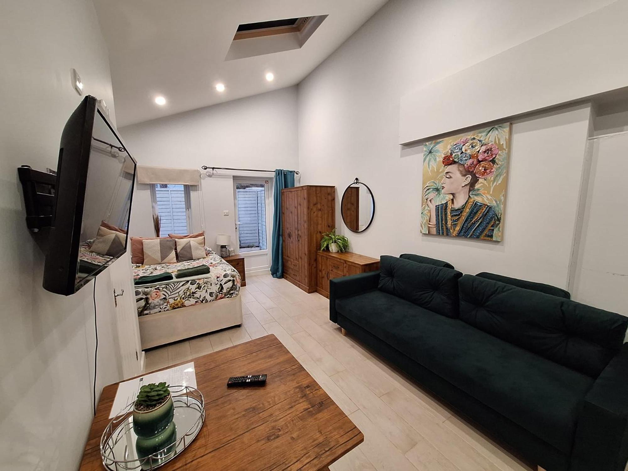 New, Stylish Studio Flat With Private Patio And Free On-Street Parking Check Out At 11Am Bournemouth Zewnętrze zdjęcie