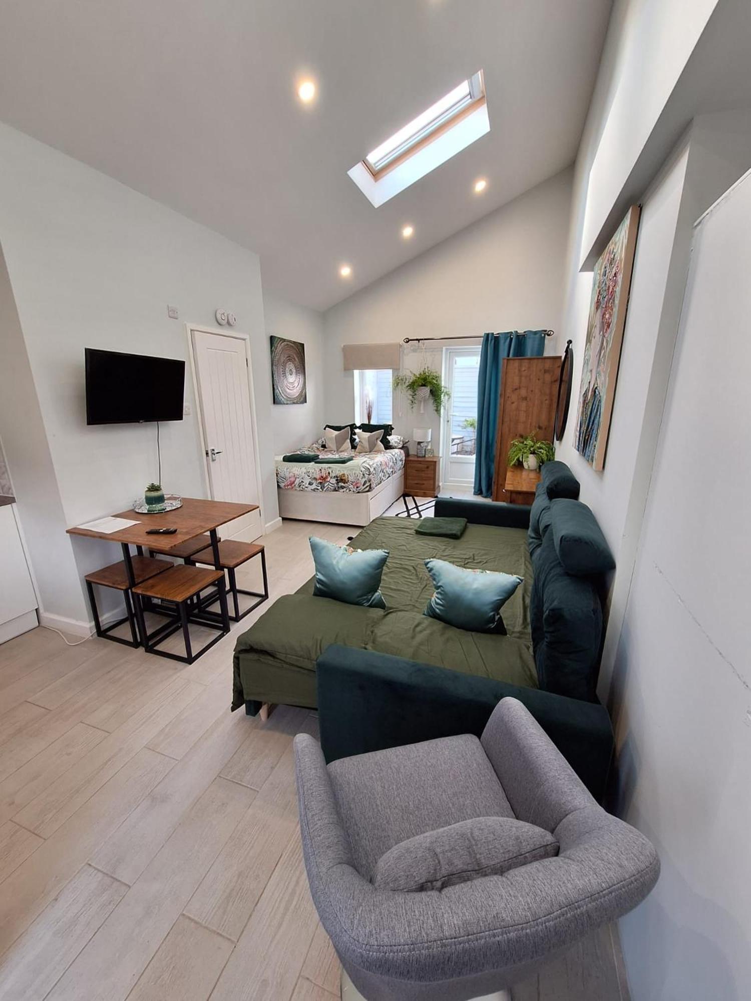 New, Stylish Studio Flat With Private Patio And Free On-Street Parking Check Out At 11Am Bournemouth Zewnętrze zdjęcie