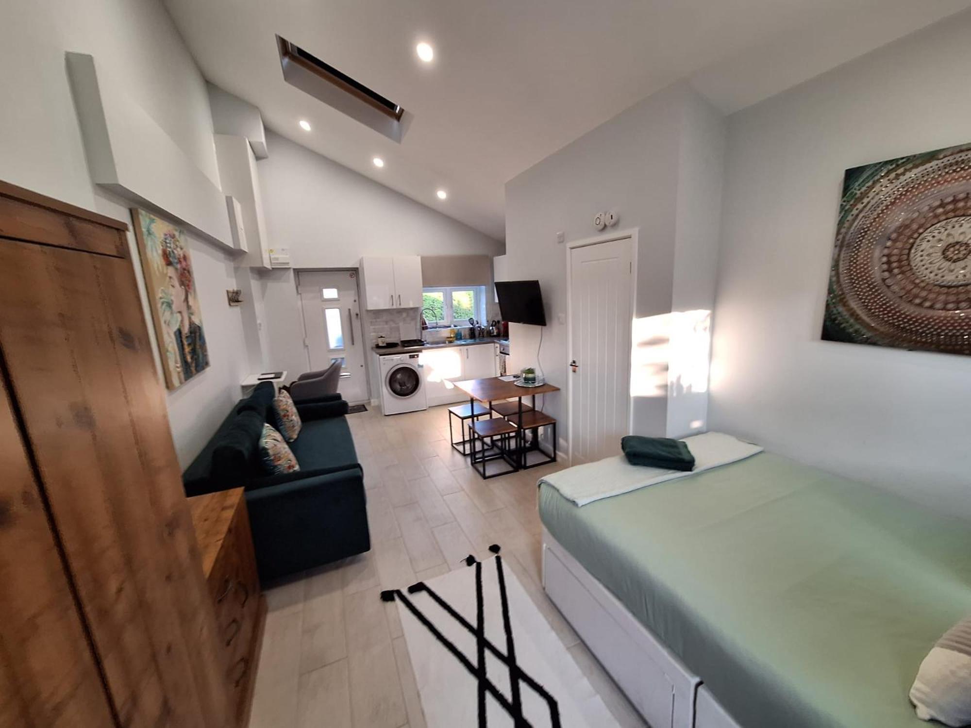 New, Stylish Studio Flat With Private Patio And Free On-Street Parking Check Out At 11Am Bournemouth Zewnętrze zdjęcie