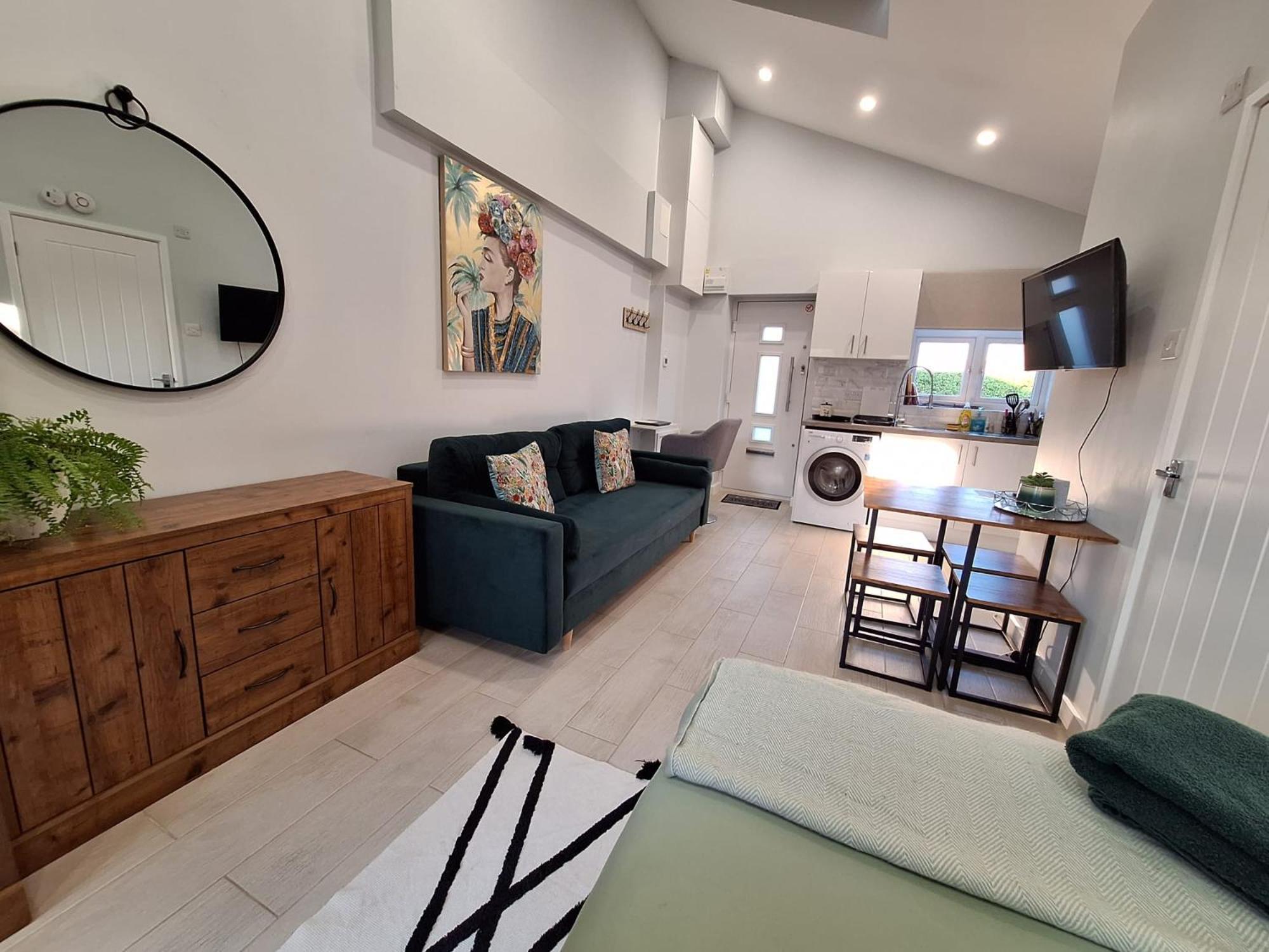 New, Stylish Studio Flat With Private Patio And Free On-Street Parking Check Out At 11Am Bournemouth Zewnętrze zdjęcie