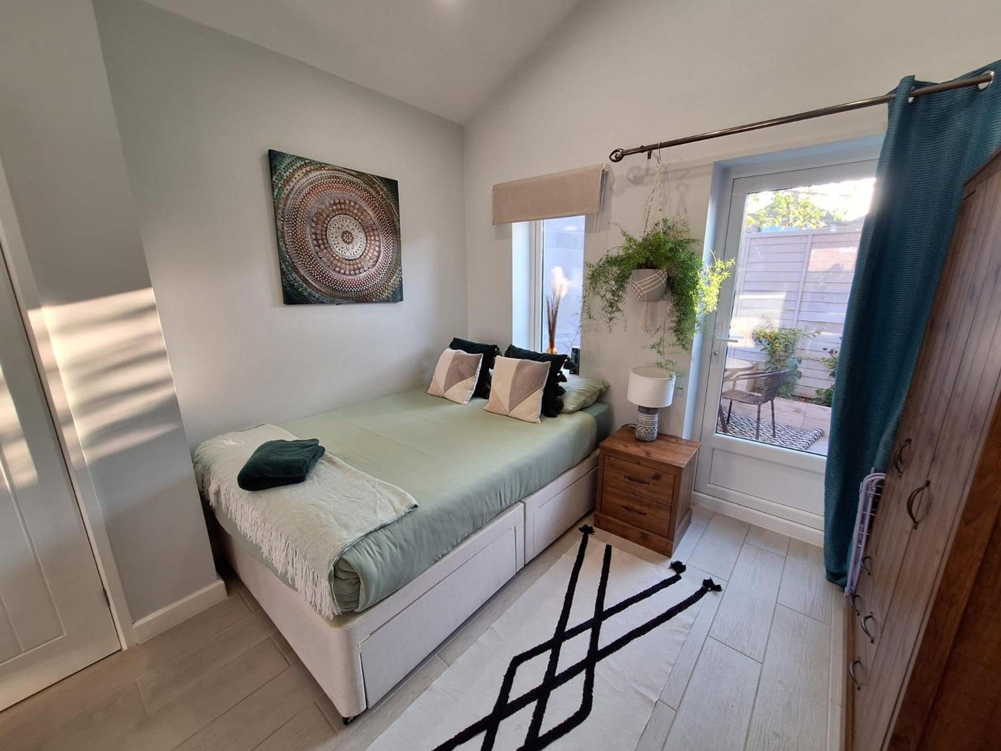New, Stylish Studio Flat With Private Patio And Free On-Street Parking Check Out At 11Am Bournemouth Zewnętrze zdjęcie