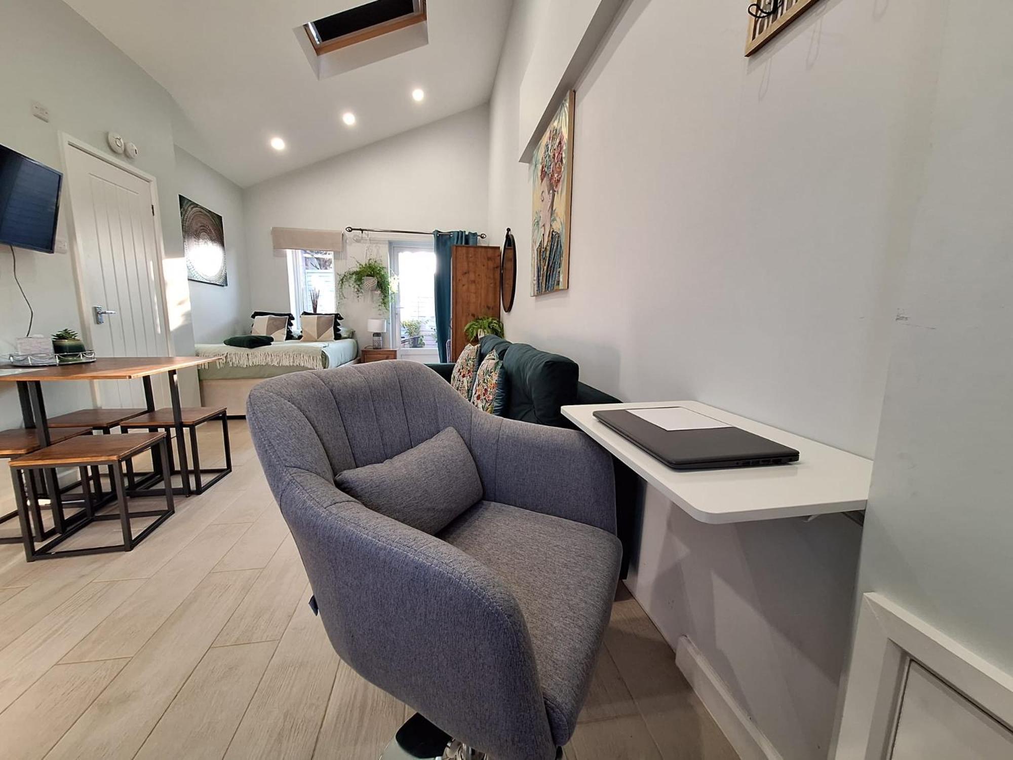 New, Stylish Studio Flat With Private Patio And Free On-Street Parking Check Out At 11Am Bournemouth Zewnętrze zdjęcie