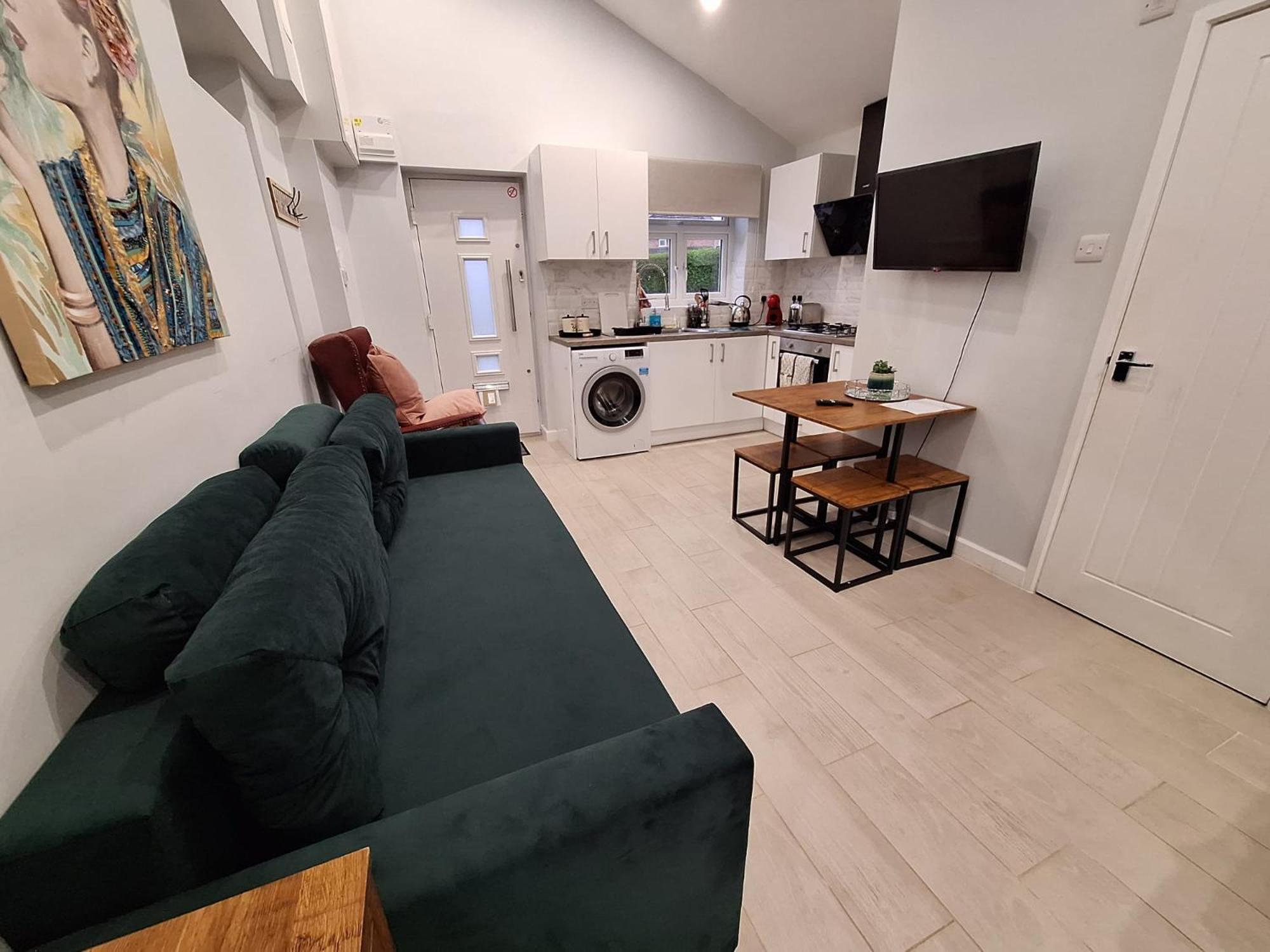 New, Stylish Studio Flat With Private Patio And Free On-Street Parking Check Out At 11Am Bournemouth Pokój zdjęcie